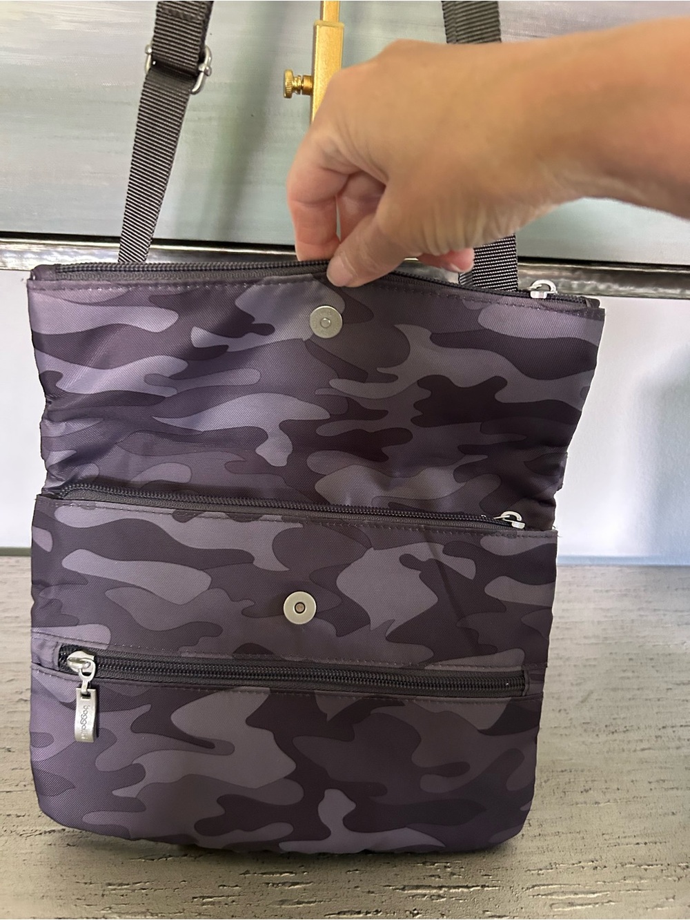 Baggallini Purple Camo Crossbody Messenger Bag NWOT 9.5x7.5 - Picture 4 of 13